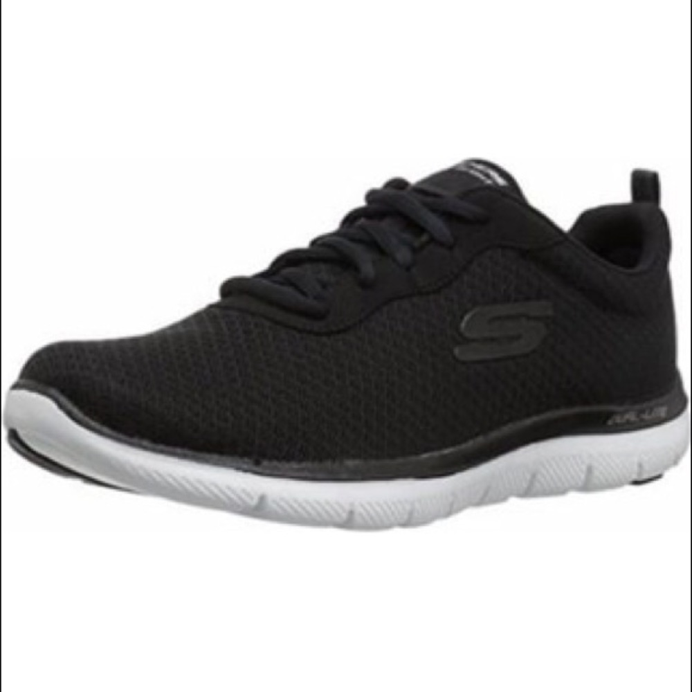 NWT black sketchers